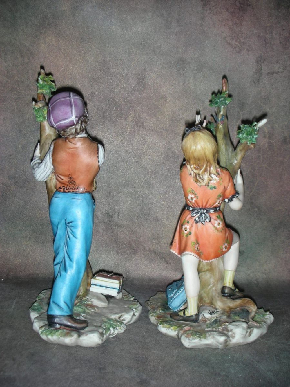 Статуэтка. Фарфор. Ученики пара. Capodimonte. Италия