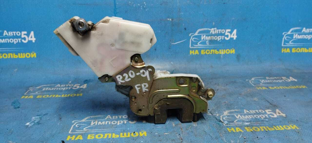 Замок двери передней правой NISSAN TERRANO 1993