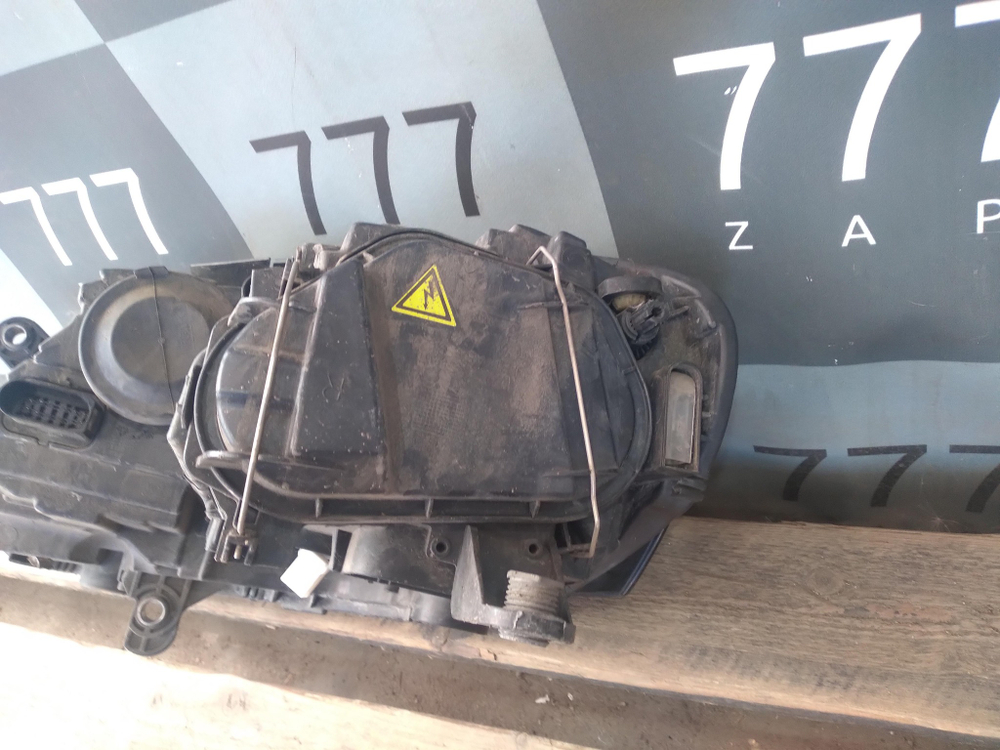 Фара правая ксенон Volkswagen Passat B7 11-15 Б/У Оригинал 3AB941754