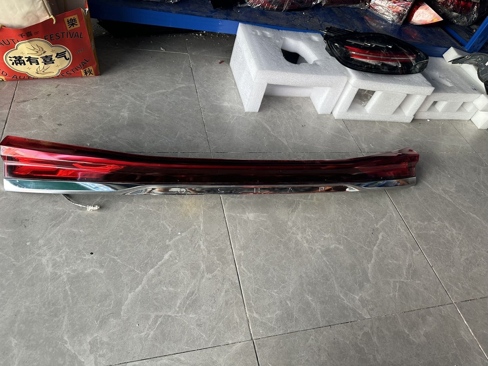 Задняя декоративная traversa фонарь на Changan Oshan X7 Plus