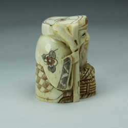 Нэцкэ Дзюродзин с посохом и корзиной рыбы