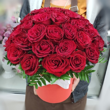 Коробка из 51 красной розы (Кения 40 см)