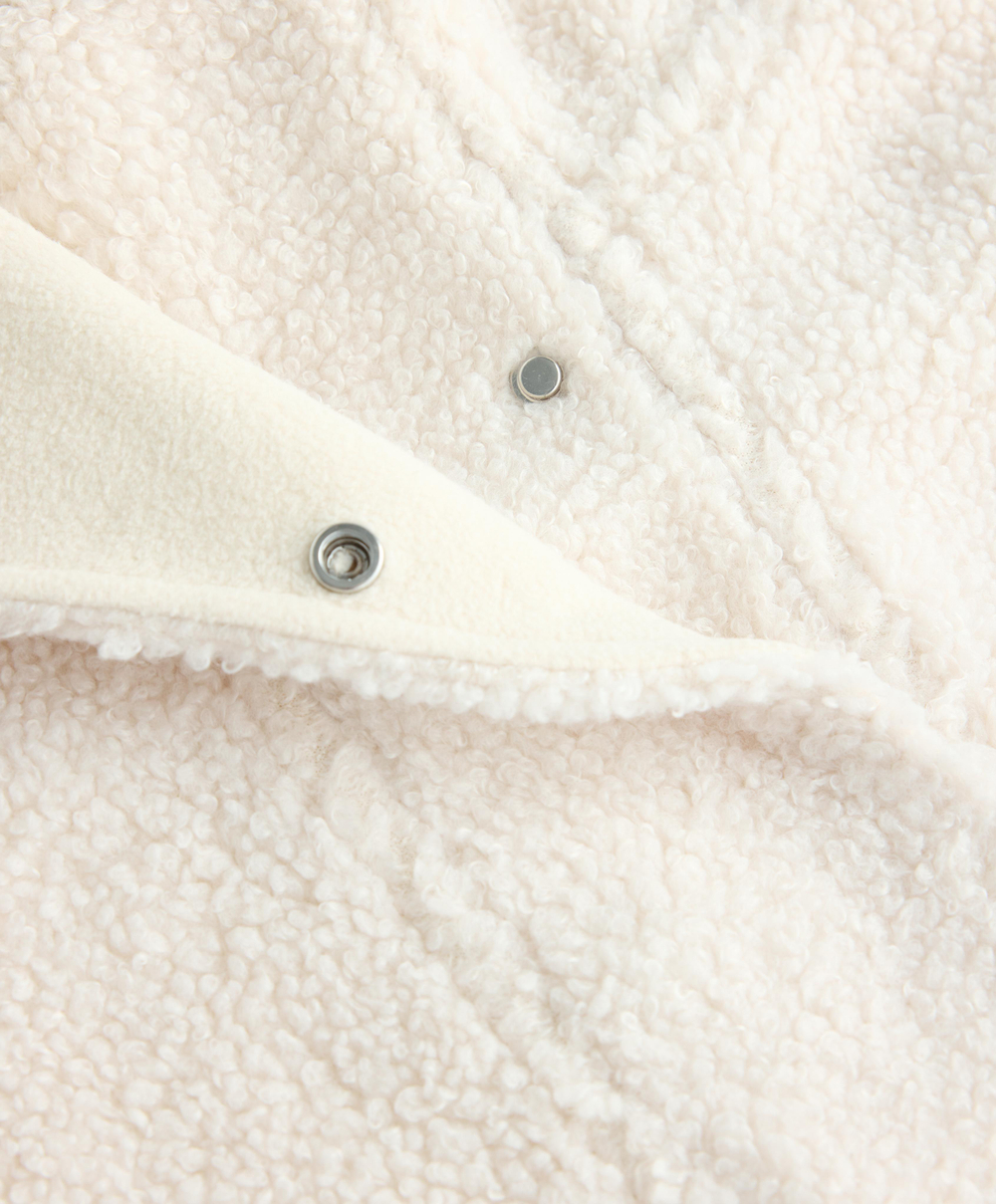 Oysho Жилет из искусственной овчины с капюшоном, экрю