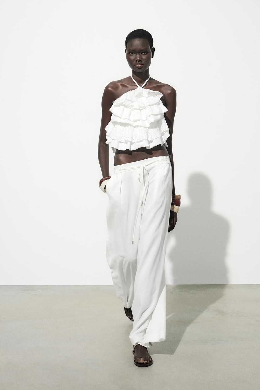 ZARA ТОП С ГОРЛОВИНОЙ ХАЛТЕР И ВОЛАНАМИ, БЕЛЫЙ