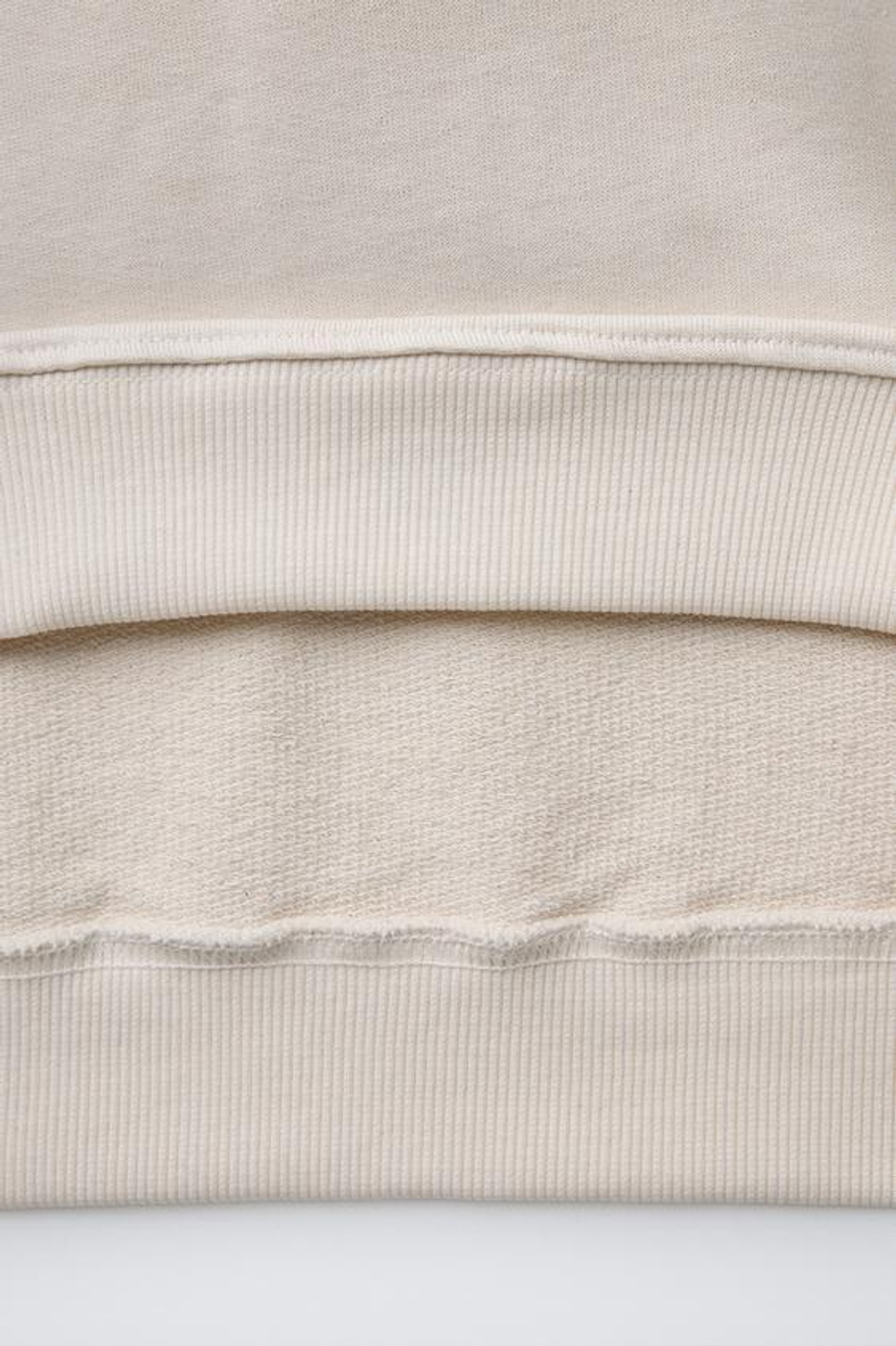 ZARA ТОЛСТОВКА С ПРИНТОМ, ЭКРЮ