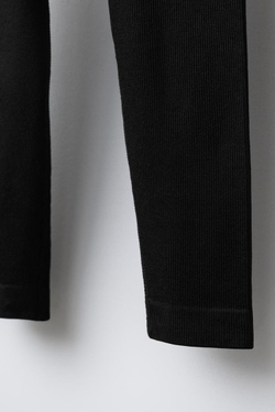 ZARA ЛЕГИНСЫ В РУБЧИК С РЕЛЬЕФНЫМ ТЕКСТОМ, ЧЕРНЫЙ