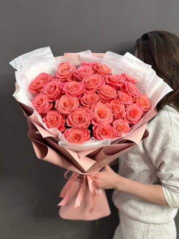 Монобукет с 25 розами сорта "Амстердам" (Эквадор 60 см)