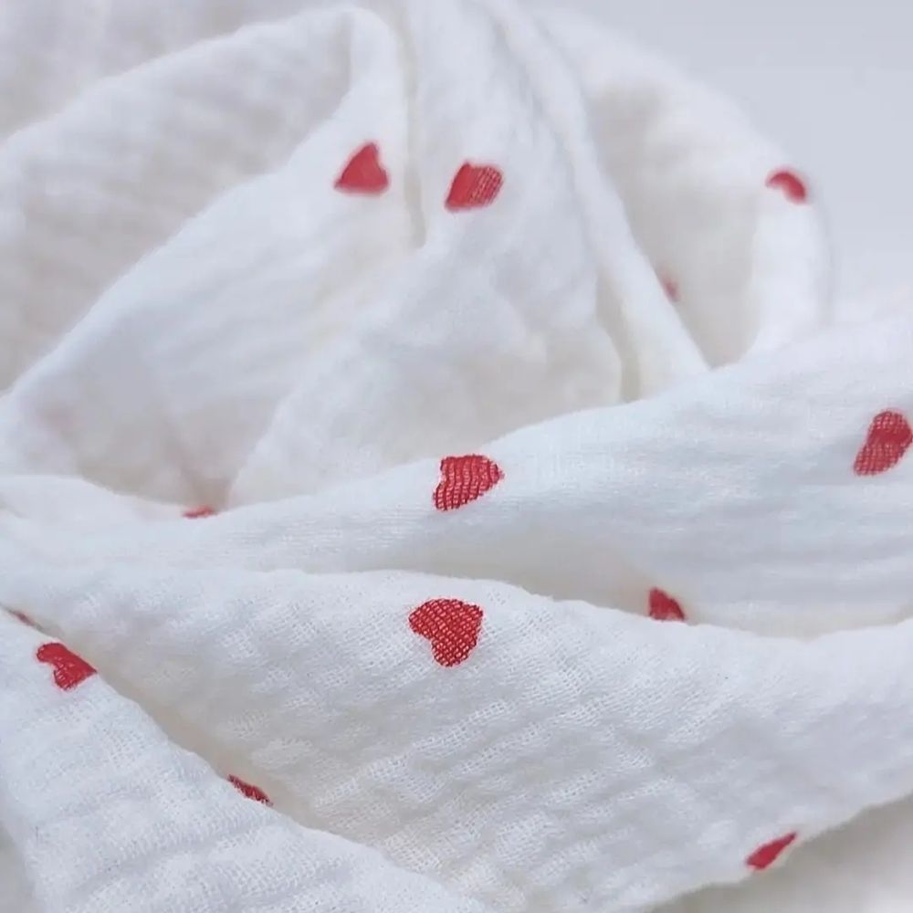 Муслин двухслойный "Мелкие сердца на молочном"