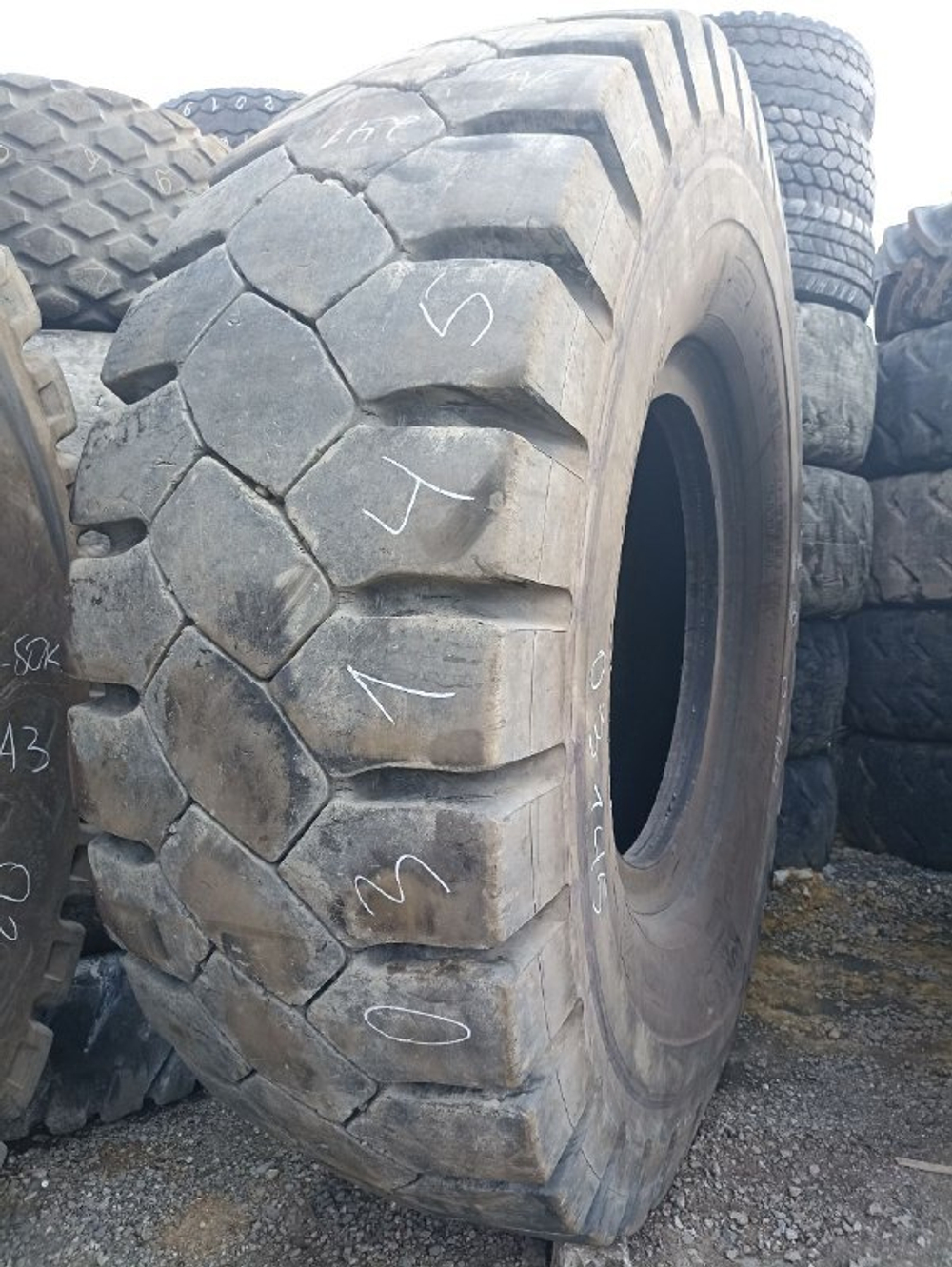 33.00R51 Bridgestone VRDP шина б/у