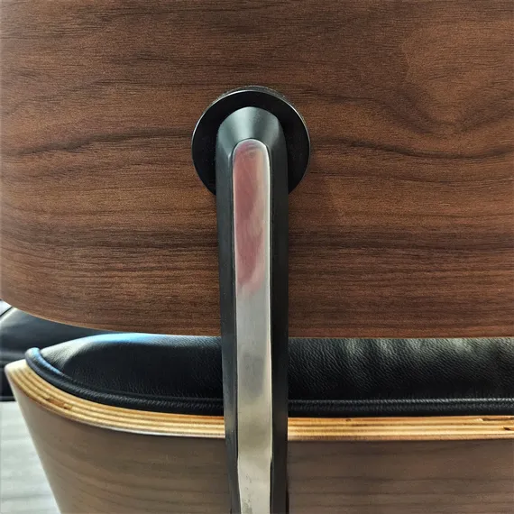 Кресло Eames Lounge с оттоманкой, черная кожа