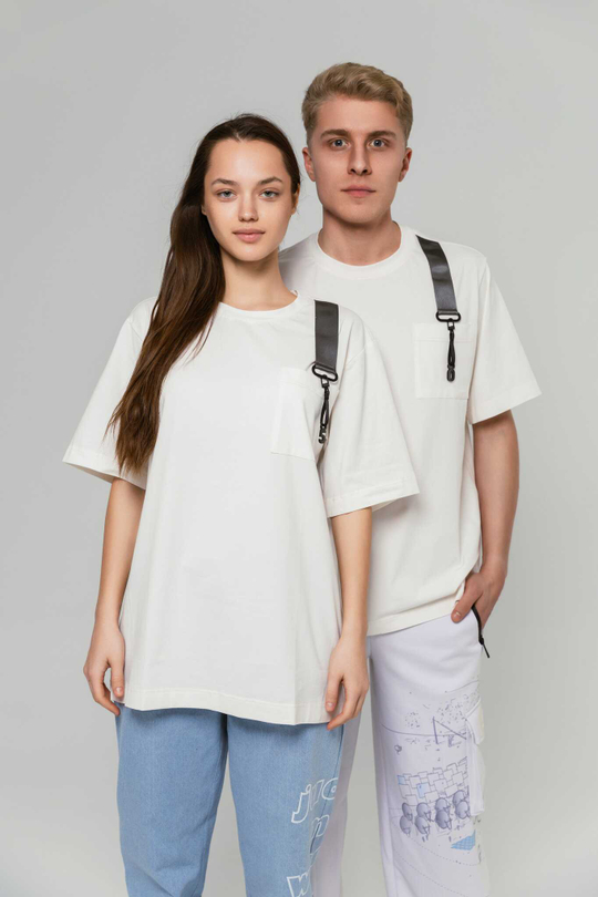 Футболка оверсайз "Та самая счастливая футболка", цвет белый / графитовый