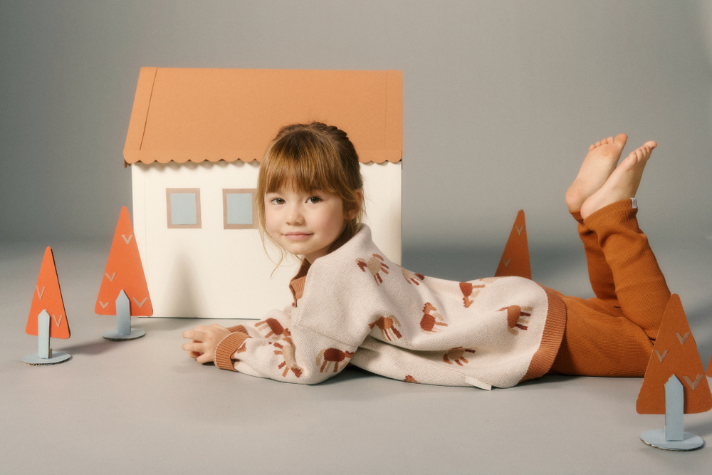 Кардиган вязаный (лошадки)