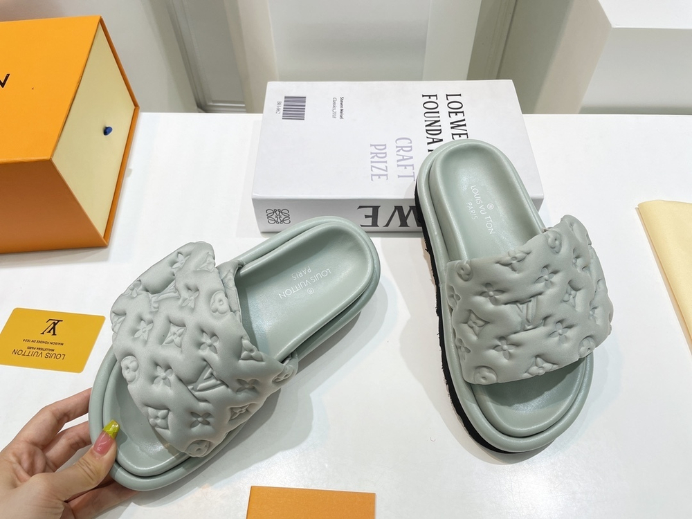 Louis Vuitton Pool Pillow Comfort Mule