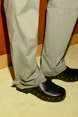 ZARA САБО ИЗ КОЖИ С ЗАКЛЕПКАМИ, ЧЕРНЫЙ