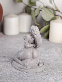 Статуэтка Девушка с кляпом