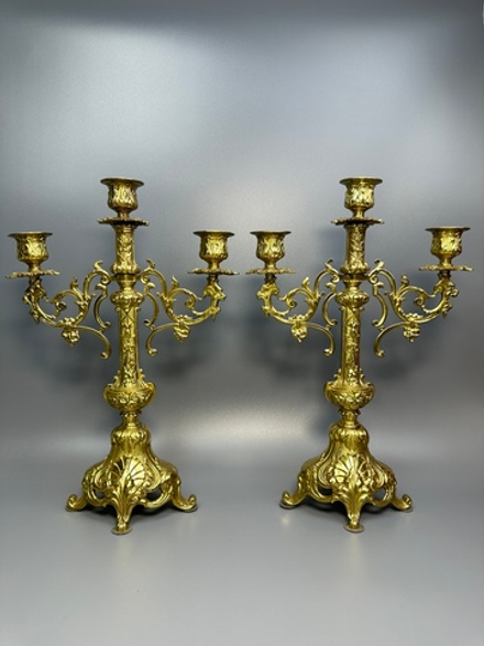 Пара трехрожковых канделябров