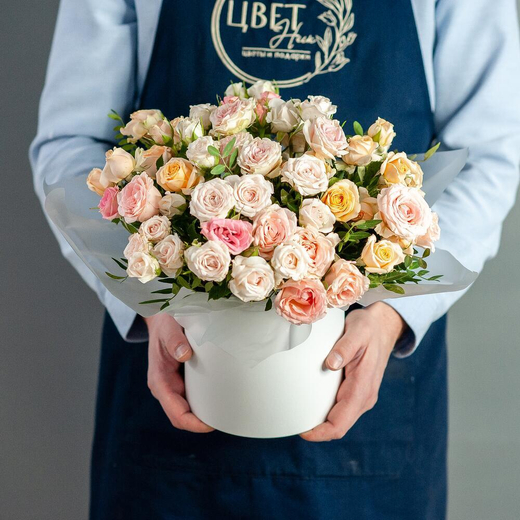 Кустовая роза в шляпной коробке Размер М