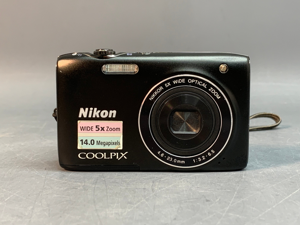 Nikon Coolpix S3100, под ремонт или на запчасти