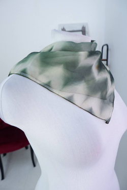 Платок для любительниц стильных акцентов