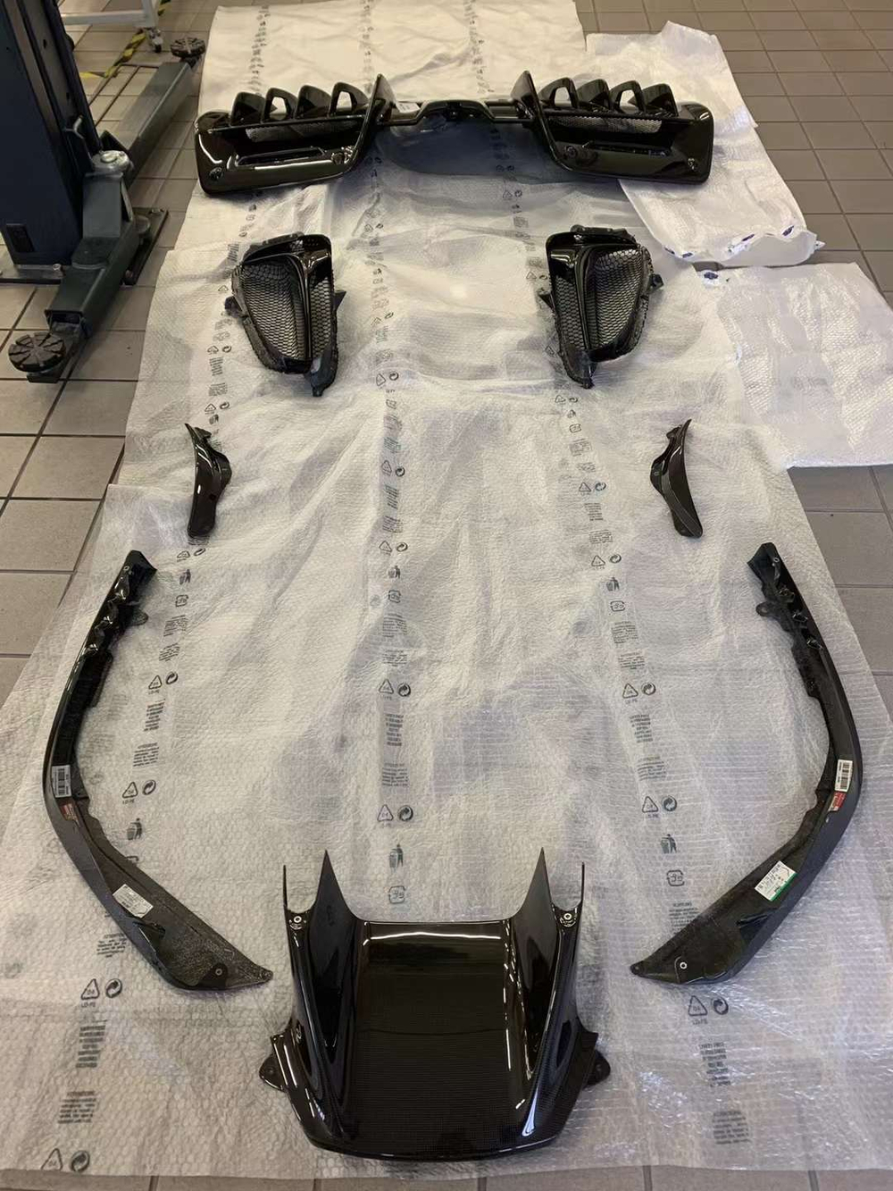 Карбоновые оригинальные детали для FERRARI SF90 2021+ Феррари OEM