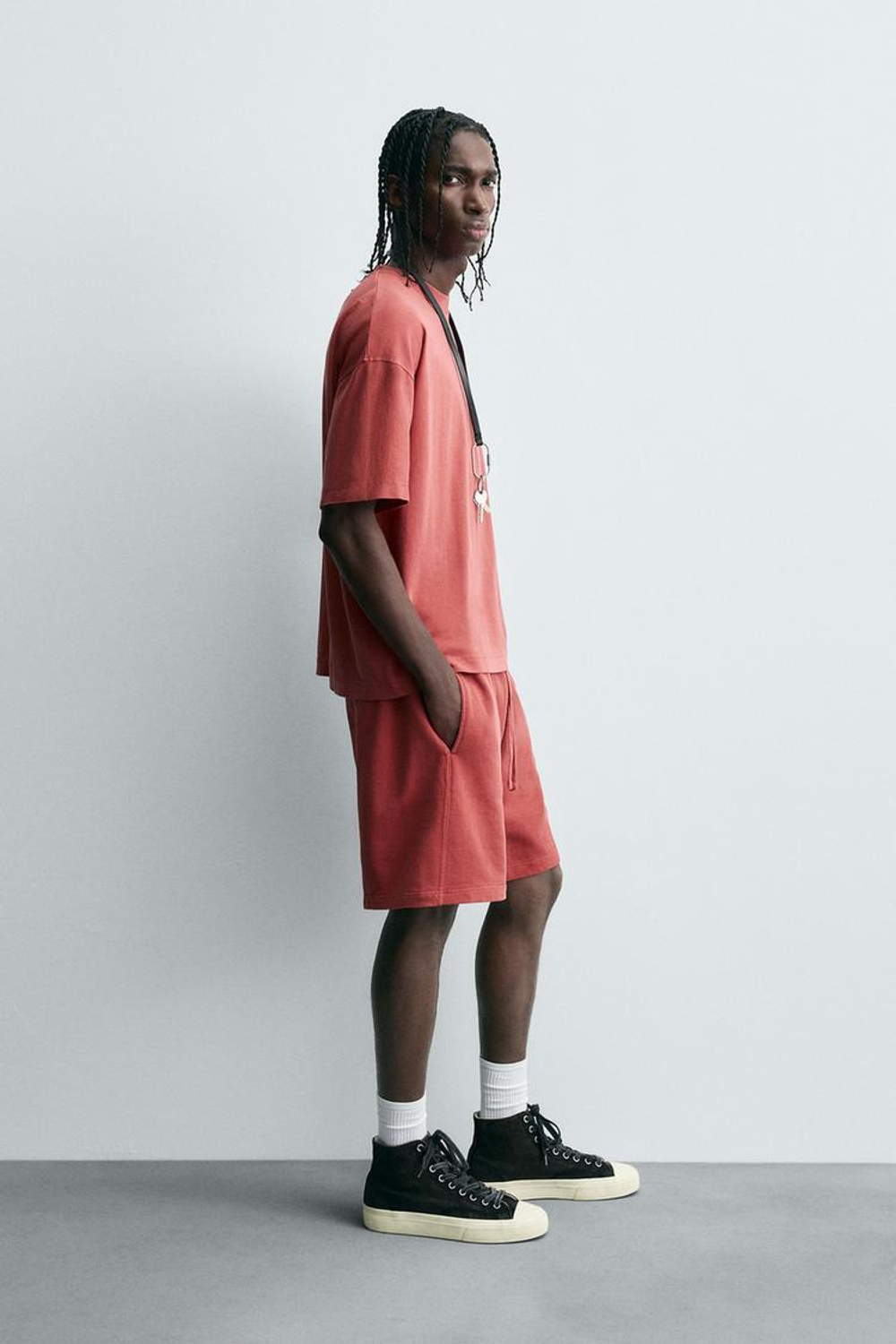 ZARA ФУТБОЛКА СВОБОДНОГО КРОЯ С ЭФФЕКТОМ ПОТЕРТОСТИ, КРАСНЫЙ