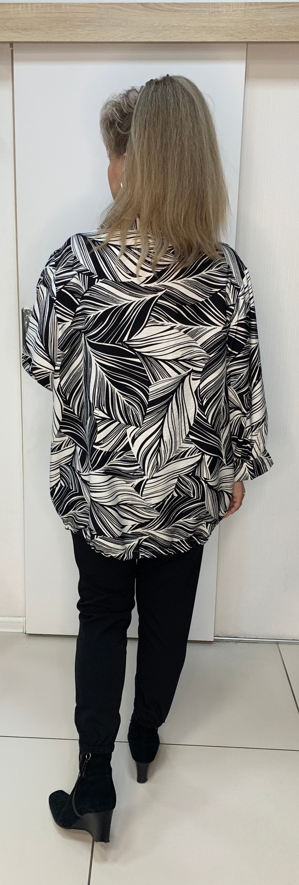 Черно-белый блузон-туника на кулиске