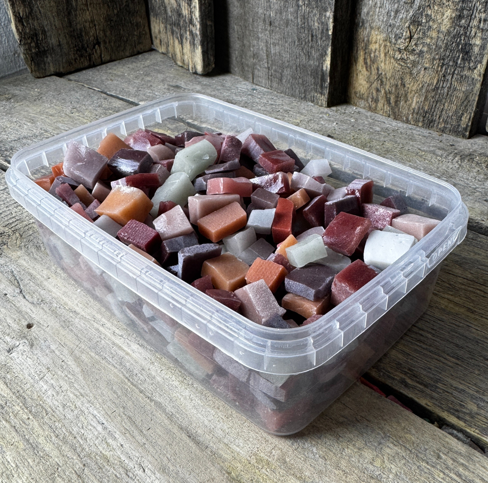 Смальта колотая разноформатная красных оттенков, 1.3 кг