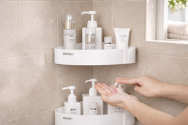 Угловое решение для ванной: Полки с бортиками и сливом без сверления — максимум пользы в каждом углу