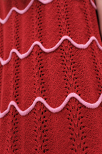 Красное трикотажное платье