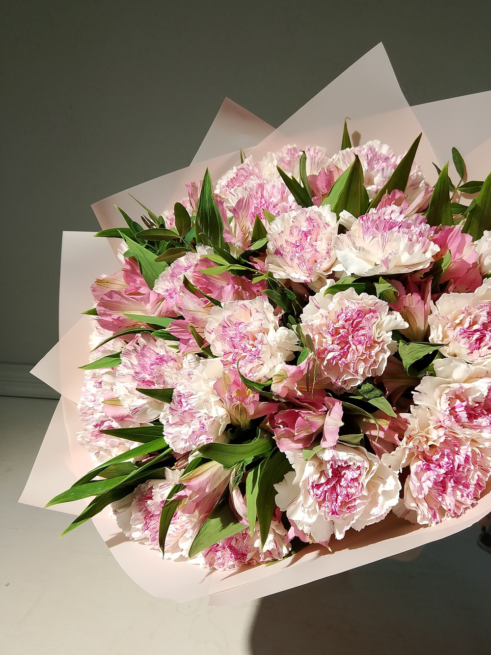 Букет из хризантем и альстромерии (С0033)