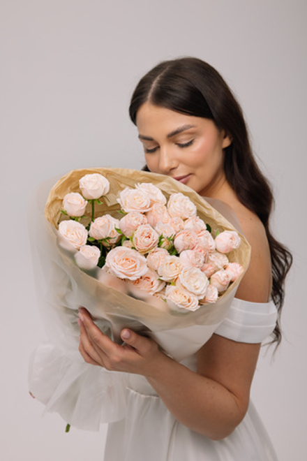 9 веток пионовидной розы