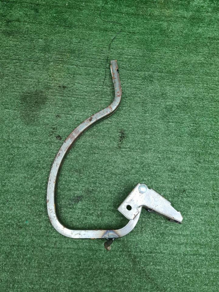 Петля крышки багажника правая VW Polo Sedan 10-20