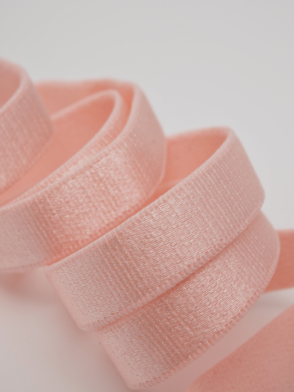 Резинка бретелечная цветочно-розовая глянцевая ширина 10 мм