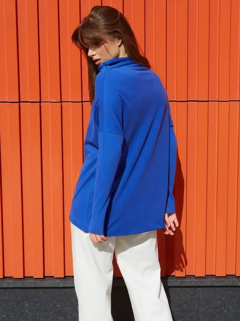 Лонгслив оверсайз с вырезом лодочка