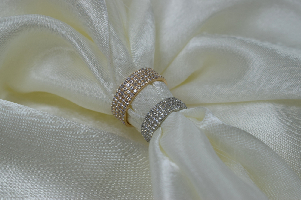 Обручальная пара в двухцветном золоте