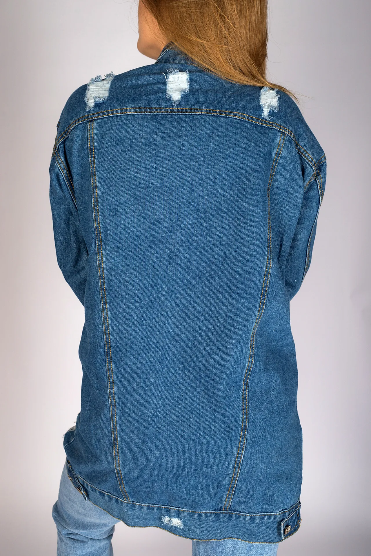 удлиненная джинсовая куртка синего цвета магазин