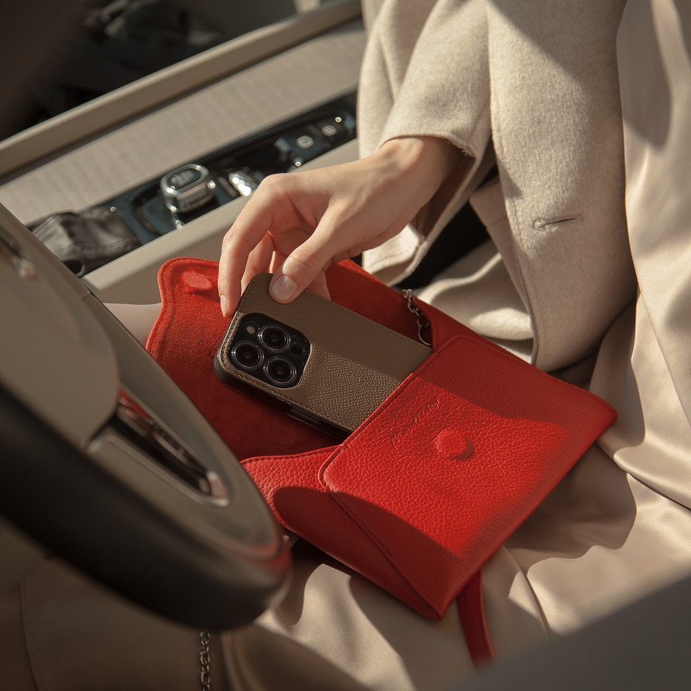 Чехол для iPhone 16 Pro Max из кожи сафьяно, бежевого цвета