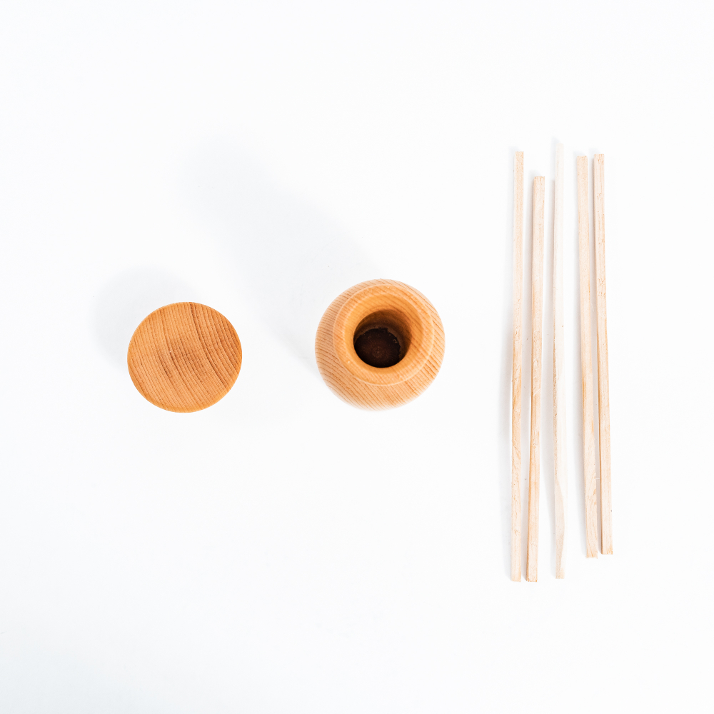 Деревянный аромадиффузор с кедровыми палочками DA1