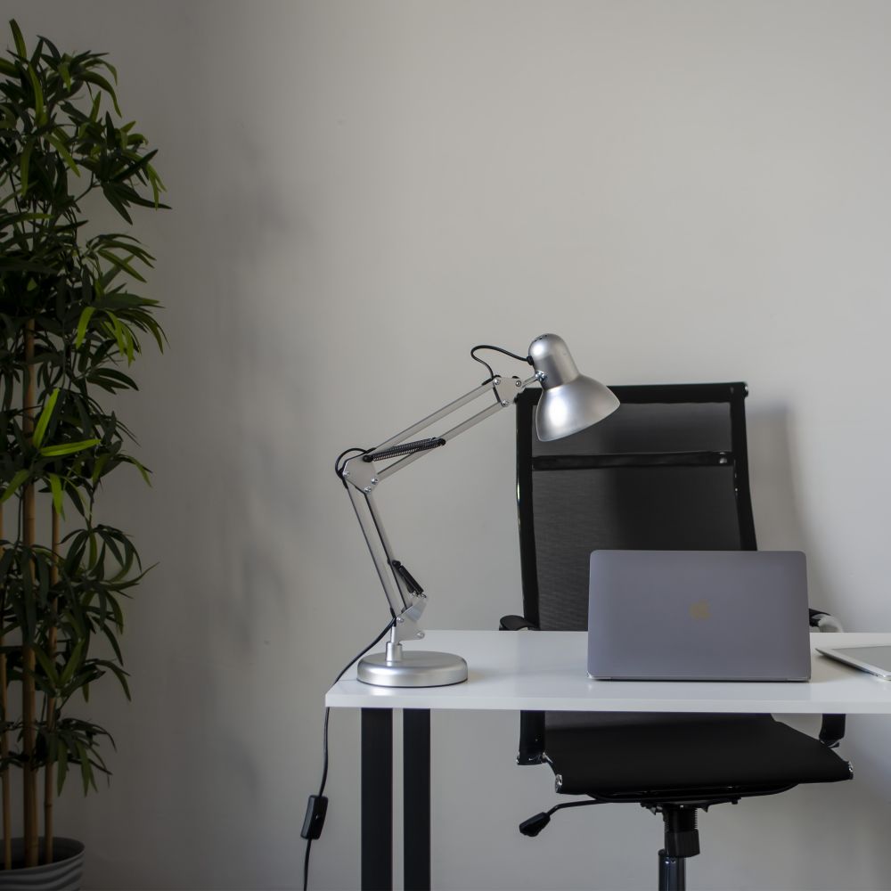 TLI-221 SILVER E27 Светильник настольный. Цоколь Е27. 60W. Механический выключатель. Серебристый. ТМ Uniel