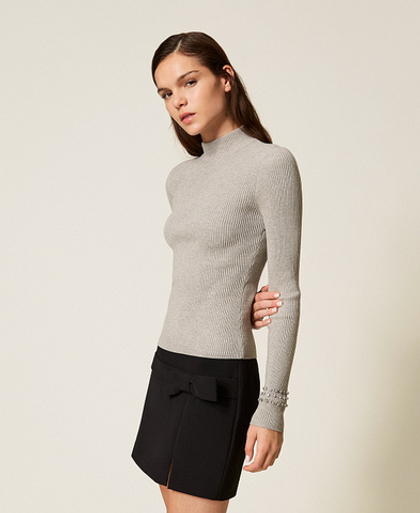 TWINSET Водолазка, декорированная стразами по рукавам