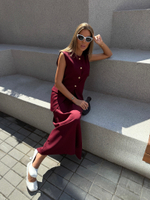 Костюм с юбкой и жакетом без рукавов