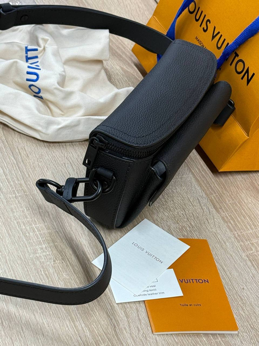 Сумка-мессенджер Louis Vuitton