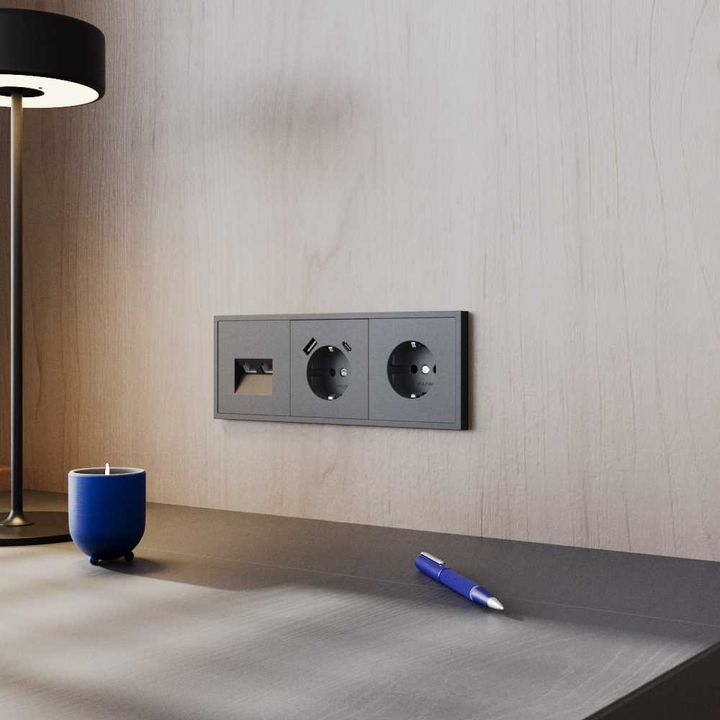 Розетка встраиваемая Voltum S70 с заземлением и защитными шторками, 16А, с USB, A+С, (графит) VLS040507