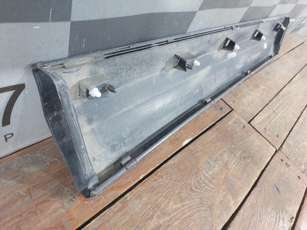 Накладка двери передней левой Skoda Karoq 17-нв Б/У Оригинал 57A854939