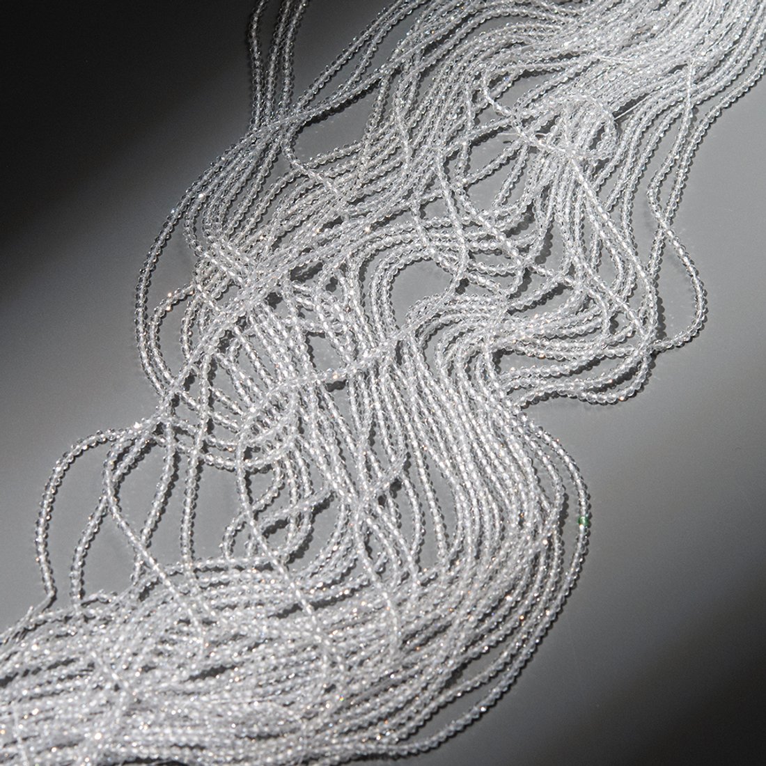 Хрустальная шпинель синтетическая, 2мм, шар, микроогранка