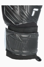 Вратарские перчатки Reusch Attrakt Resist - черный