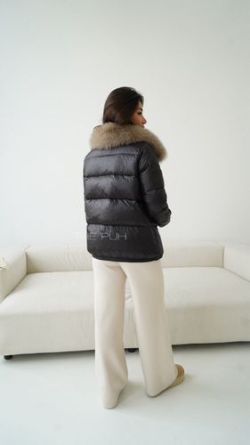 Черно-коричневый двубортный пуховик с мехом