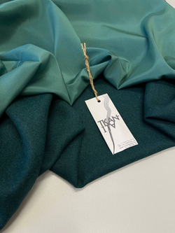Костюмная однотонная шерсть с мохером с выраженной диагональю (Balenciaga, 70%шерсть/30%мохер, Еловый изумруд, 150, 382 гр/м2)