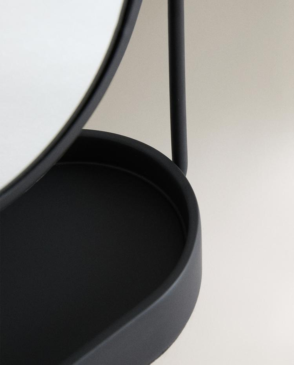 ZARA HOME КОСМЕТИЧЕСКОЕ ЗЕРКАЛО В РАМЕ ИЗ СМОЛЫ, ЧЕРНЫЙ