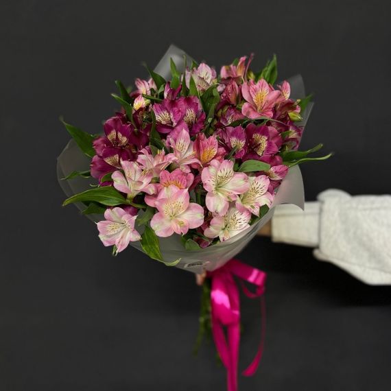 букет из альстромерий